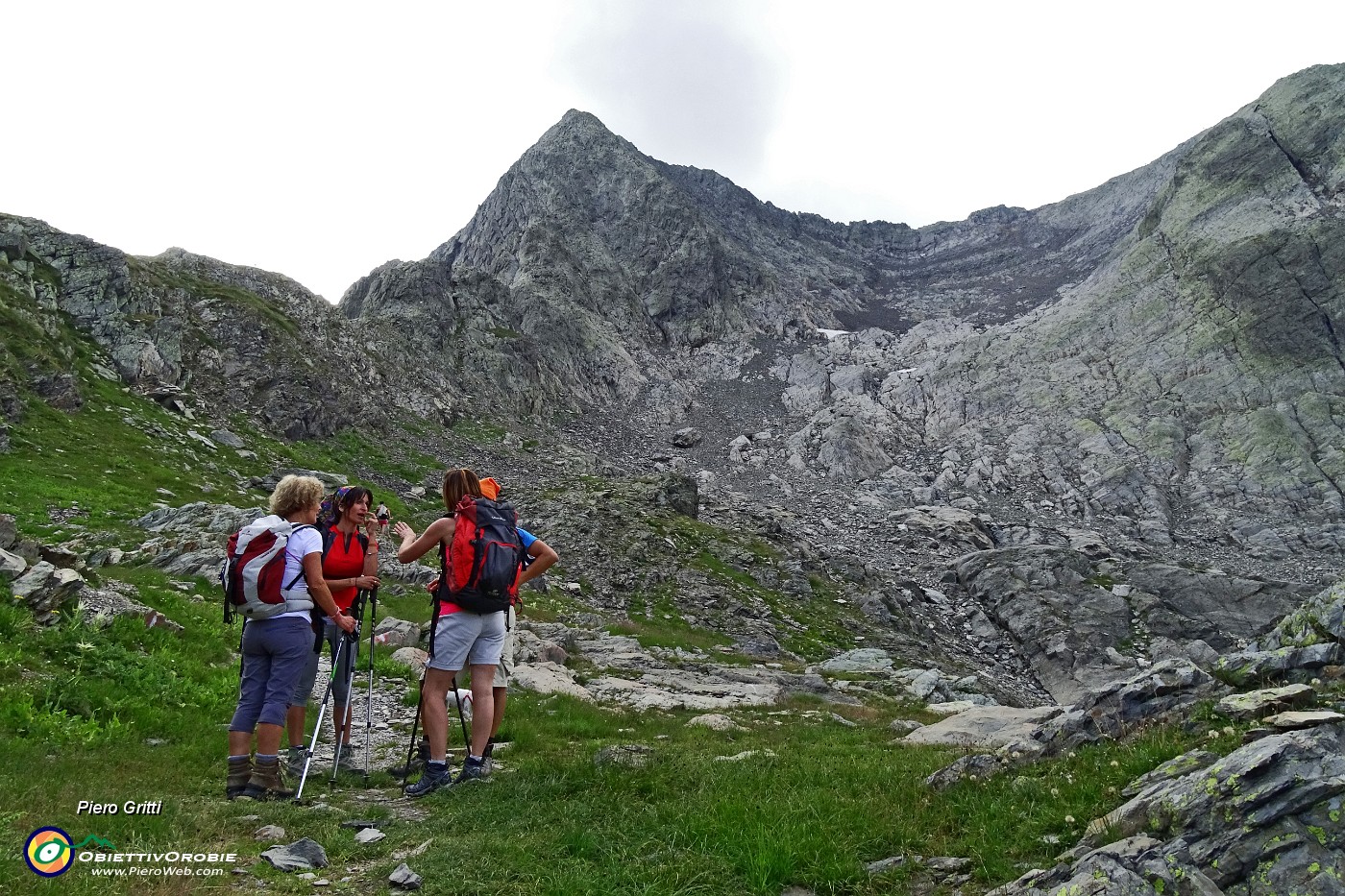 26 Ed ora la ripida salita al Monte Aga.JPG -                                